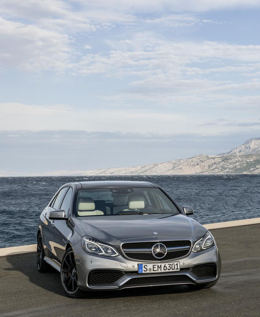 Mercedes-Benz E63 AMG 2013 года  (фото 14 из 17)